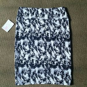 Lula Roe medium black and white  Cassie skirt